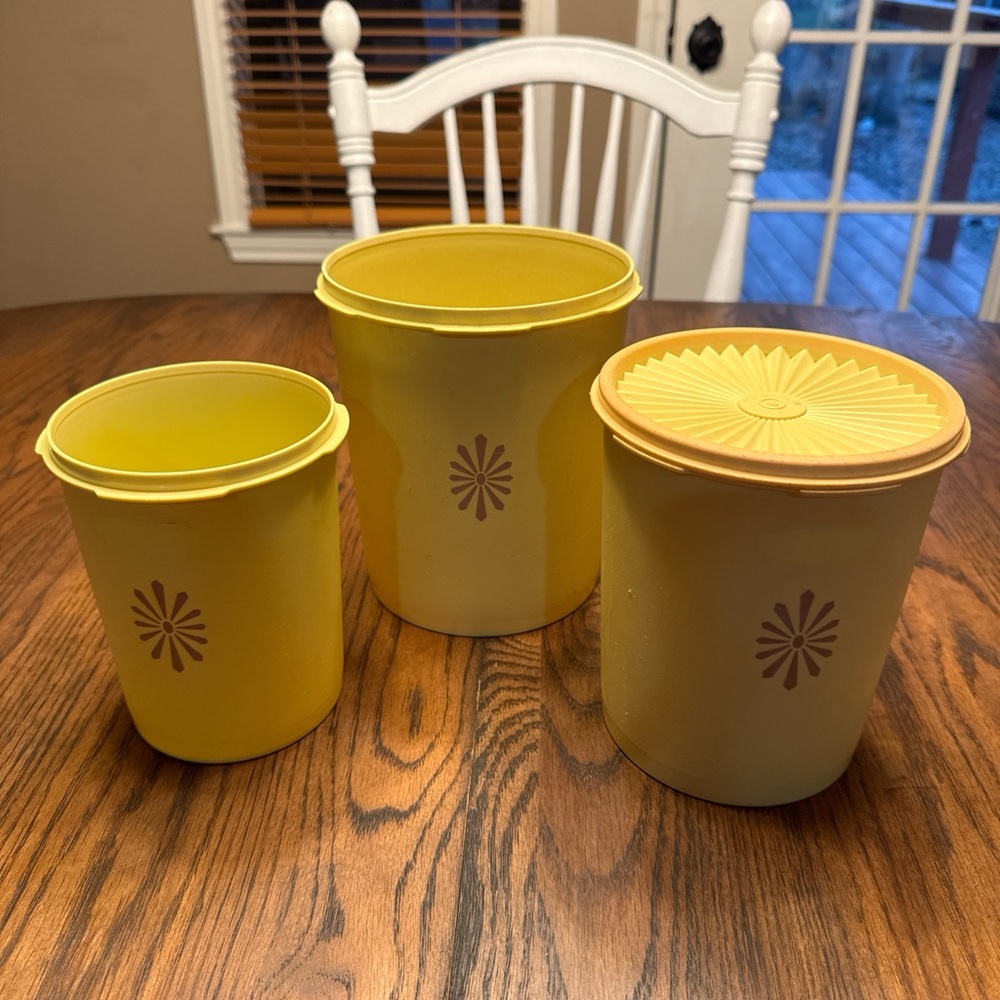 Tupperware Vintage Yellow Plastic Canister Set 3pcs pull Off Lids